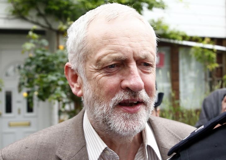 © Reuters. استقالات جديدة تزيد الضغوط على زعيم حزب العمال البريطاني المعارض