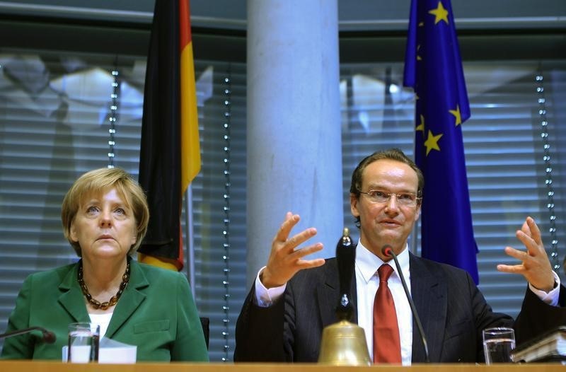 © Reuters. German Chancellor Merkel attends a session of the EU committee of the German lower house of parliament, the Bundestag, headed by Krichbaum in Berlin