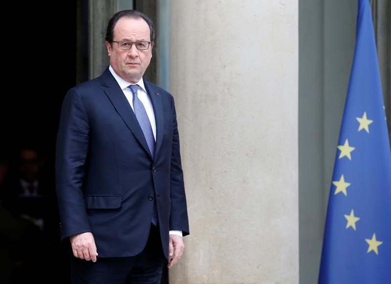 © Reuters. الرئيس الفرنسي يدعو إلى عدم إضاعة الوقت في تنظيم خروج بريطانيا من الاتحاد الأوروبي
