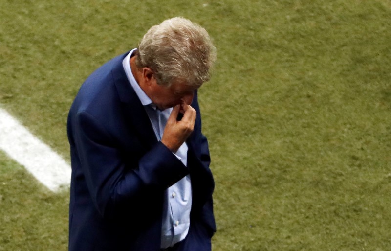 © Reuters. هودجسون مدرب انجلترا يستقيل بعد خروج مذل من بطولة اوروبا أمام ايسلندا