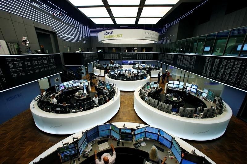 © Reuters. POURSUITE DU REBOND DES BOURSES EUROPÉENNES À MI-SÉANCE