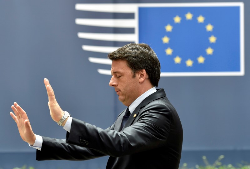 © Reuters. Italian PM Renzi gestures as he leaves the EU Summit in Brussels