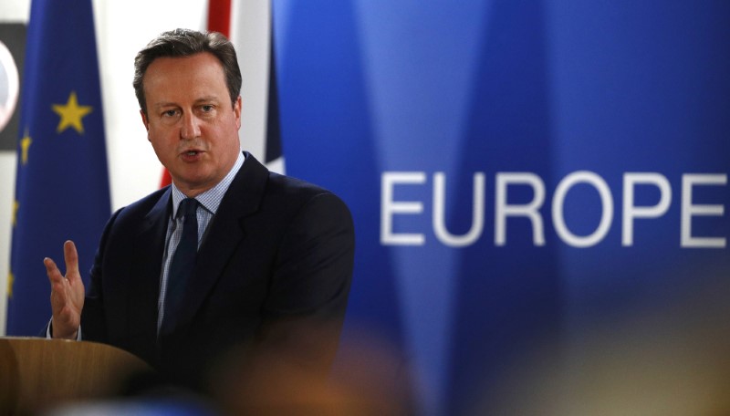 © Reuters. United Kingdom's Prime Minister Cameron addresses a news conference after the EU Summit in Brussels