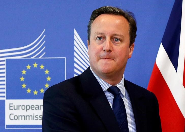 © Reuters. Primeiro-ministro britânico, David Cameron, chega em Cúpula da UE em Bruxelas, na Bélgica