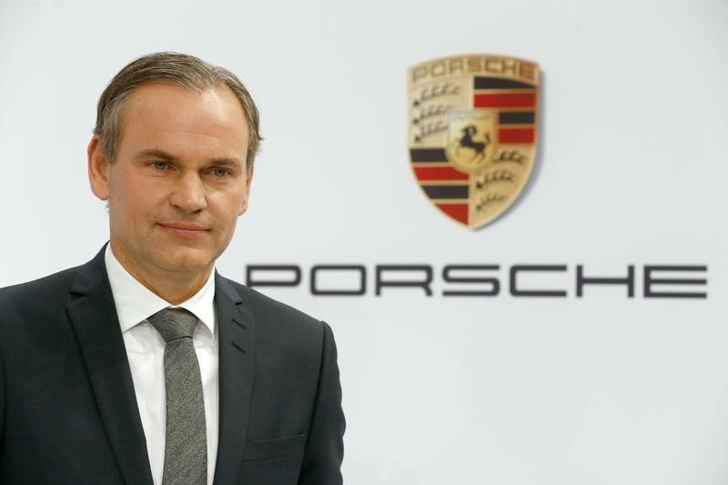 © Reuters. Porsche CEO Blume poses prior to company's annual news conference in Stuttgart