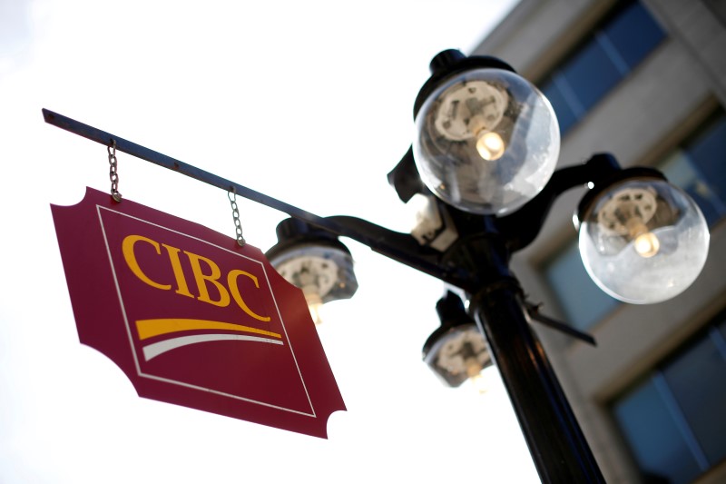 © Reuters. A Canadian Imperial Bank of Commerce sign is seen outside of a branch in Ottawa