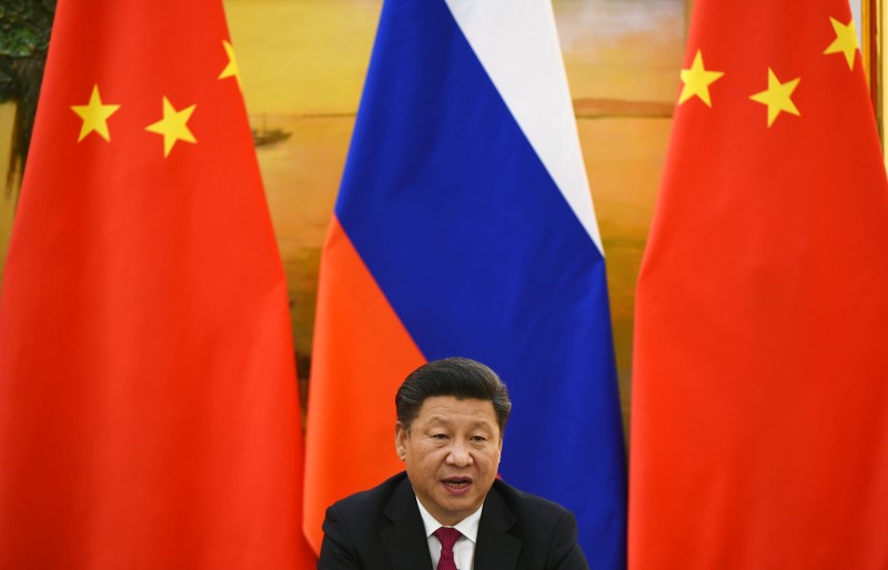 © Reuters. Xi Jinping speaks during a joint press briefing in Beijing