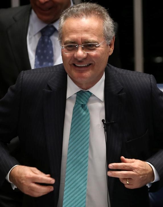 © Reuters. Presidente do Senado, Renan  Calheiros, durante sessão do Congresso Nacional em Brasília