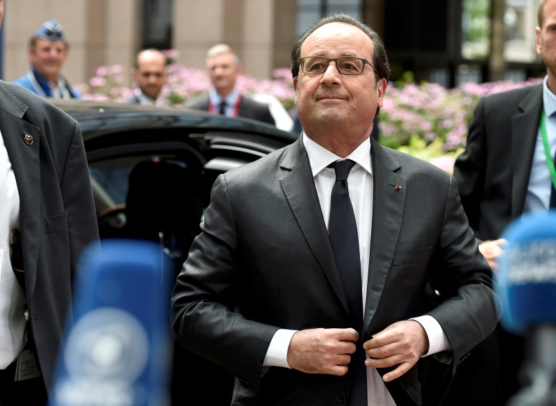 © Reuters. French President Hollande arrives at the EU Summit in Brussels