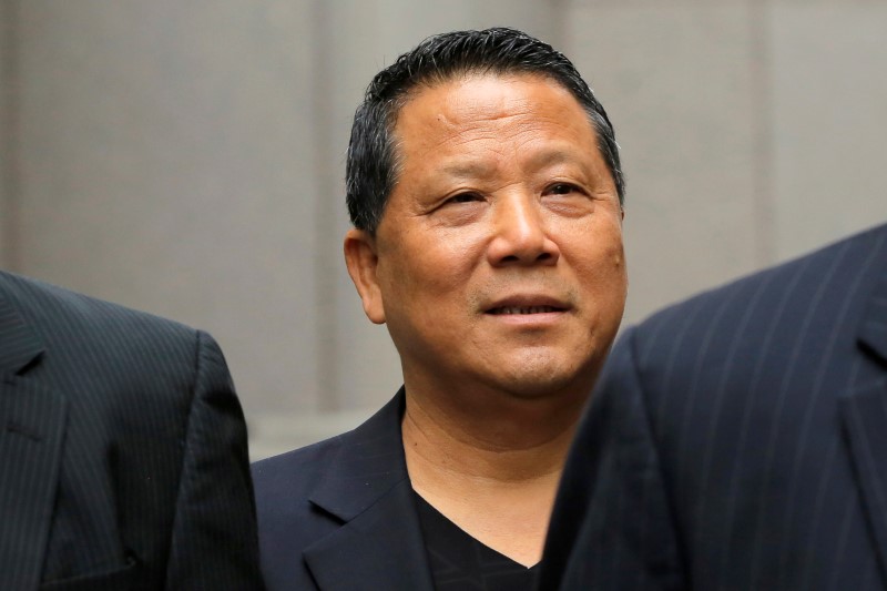 © Reuters. Macau real estate developer Ng Lap Seng exits U.S Federal Court in the Manhattan borough of New York, U.S.