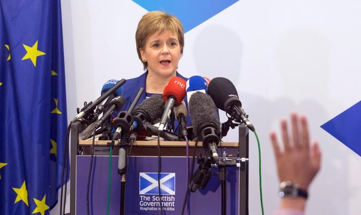 © Reuters. رفض مناشدة الزعيمة الاسكتلندية للبقاء في الاتحاد الأوروبي في بروكسل