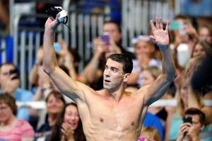 © Reuters. Phelps gana prueba 200 mts mariposa y clasifica a quintos Juegos Olímpicos consecutivos