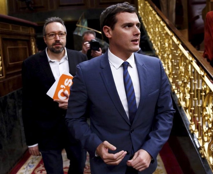 © Reuters. Ciudadanos suaviza su veto a Rajoy y da prioridad a salir del bloqueo