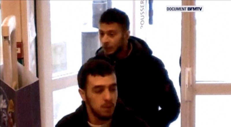 © Reuters. Paris shooting suspect, Salah Abdeslam, and suspected accomplice, Hamza Attou, are seen at a petrol station on a motorway between Paris and Brussels, in Trith-Saint-Leger