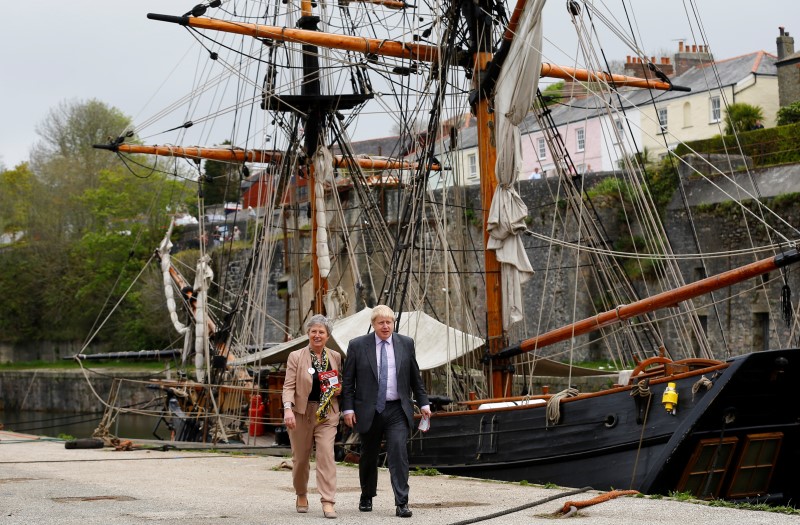 © Reuters. Former London Mayor Boris Johnson walks past a brig with MP Gisela Stuart, during a stop of the Vote Leave bus campaign, in Charlestown