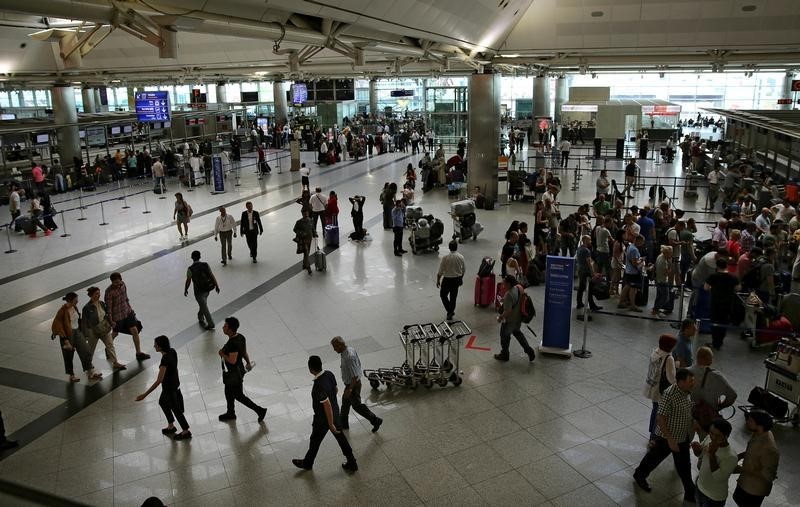 © Reuters. مسؤول تركي: مهاجمو مطار اسطنبول من روسيا وأوزبكستان وقرغيزستان