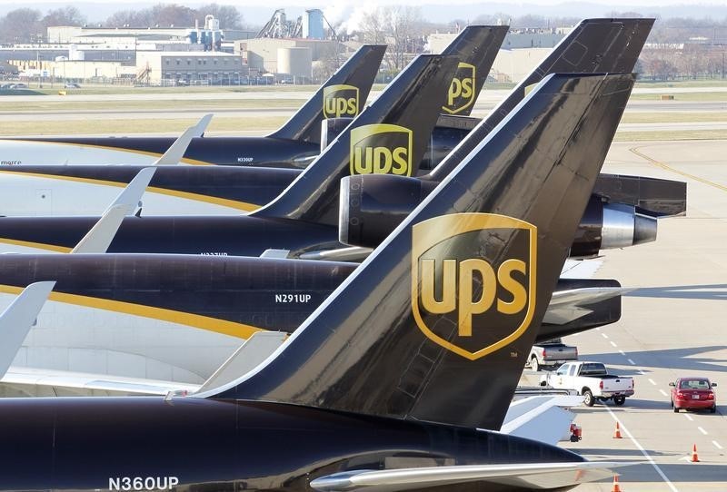 © Reuters. United Parcel Service air craft are being loaded with air containers full of packages bound for their final destination at the UPS Worldport All Points International Hub during the peak delivery month in Louisville