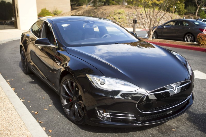 © Reuters. A Tesla Model S with version 7.0 software update containing Autopilot features is seen during a Tesla event in Palo Alto