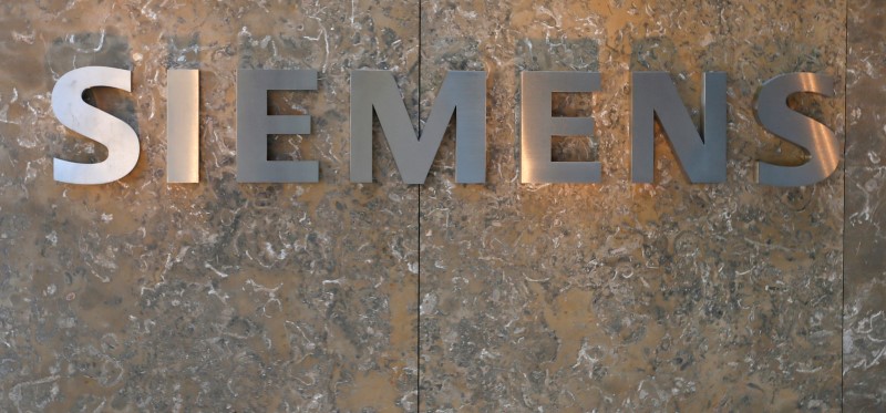 © Reuters. Siemens AG logo is seen during official opening of headquarters in Munich