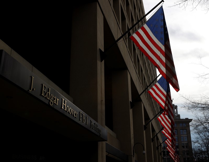 © Reuters. The main headquarters of the FBI, the J. Edgar Hoover Building, is seen in Washington