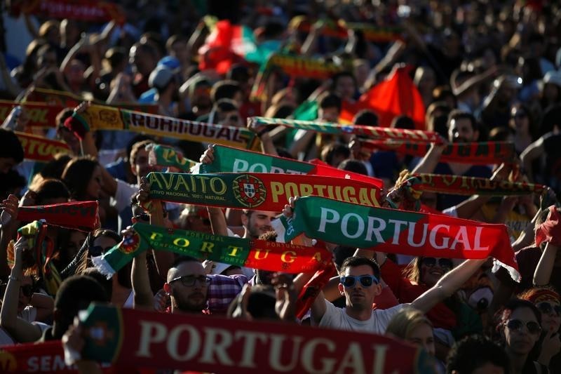 © Reuters. Portugal vence por penaltis a Polonia y es semifinalista de la Eurocopa