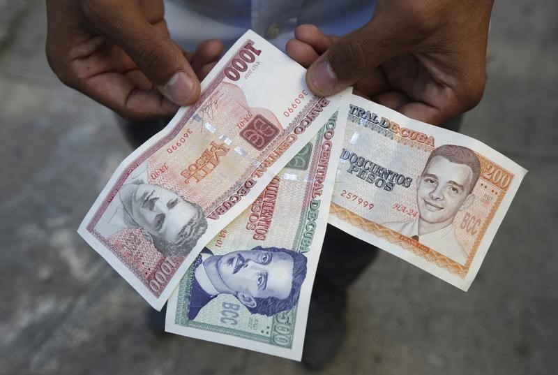 © Reuters. Bancos deben aumentar servicios financieros entre EEUU y Cuba: grupo de negocios