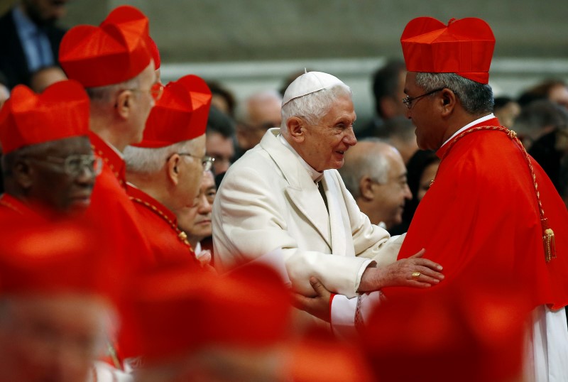 © Reuters. Ex-papa Bento 16 durante cerimônia no Vaticano