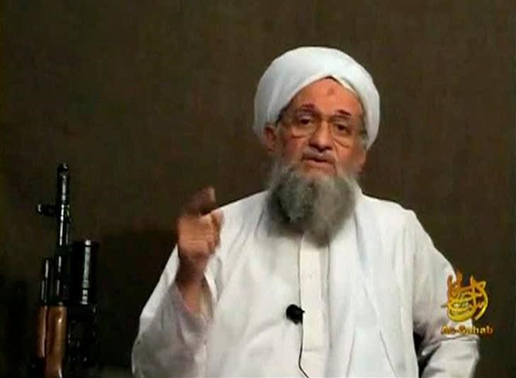 © Reuters. Foto de arquivo do líder da Al Qaeda Ayman al-Zawahri durante vídeo