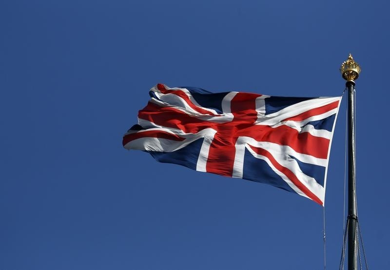 © Reuters. The union flag flies over the Houses of Parliament in Westminster, in central London