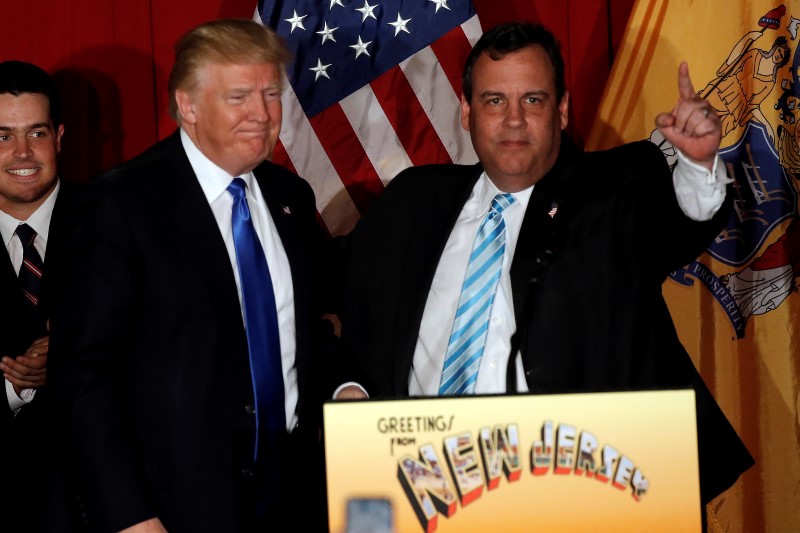 © Reuters. U.S. Republican presidential candidate Donald Trump and New Jersey Governor Chris Christie appear together at a fundraising event in Lawrenceville