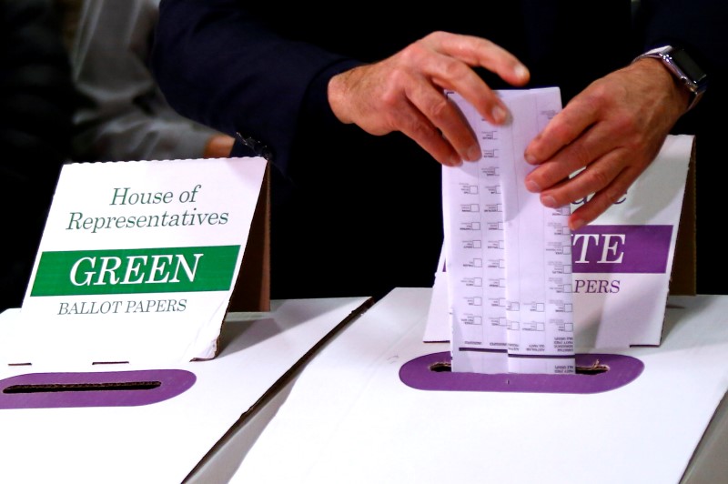 © Reuters. Australian Prime Minister Malcolm Turnbull casts his vote for the general election at the Double Bay Public School in Sydney, Australia