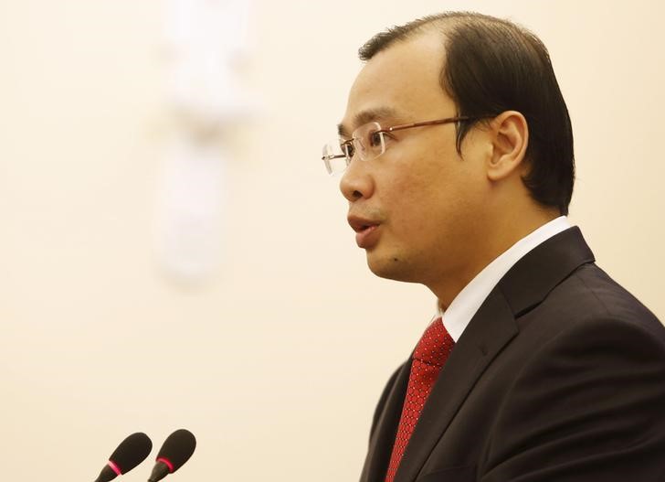 © Reuters. Vietnam's Foreign Ministry spokesman Le Hai Binh speaks to the media at a news conference in Hanoi