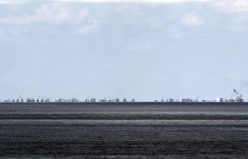 © Reuters. The alleged on-going land reclamation of China at Subi reef is seen from Pagasa island (Thitu Island) in the Spratlys group of islands in the South China Sea