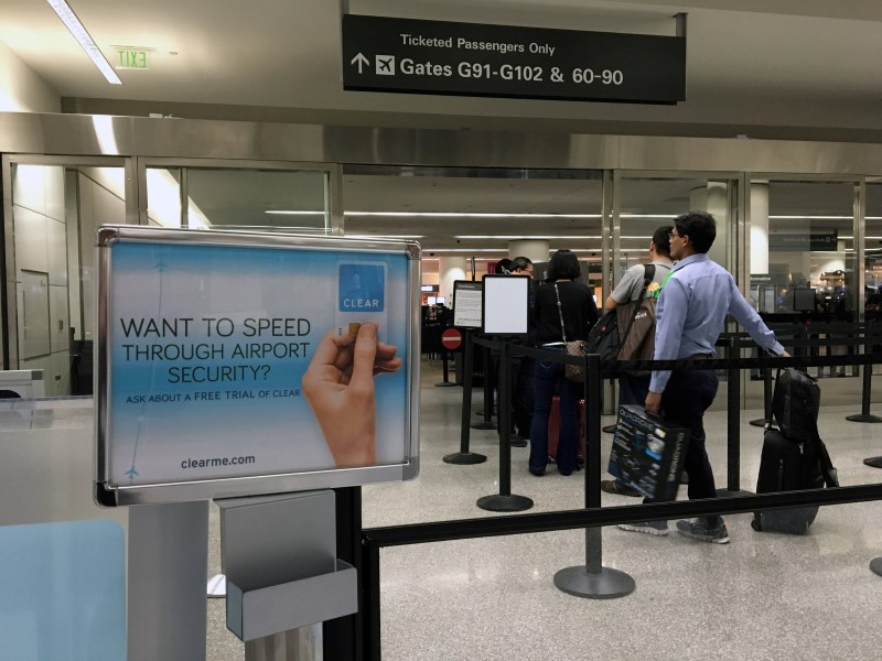 © Reuters. A station for CLEAR, a service where users can jump to the front of airport security lines after verifying their identity with a fingerprint or iris scan, is pictured at San Francisco International Airport