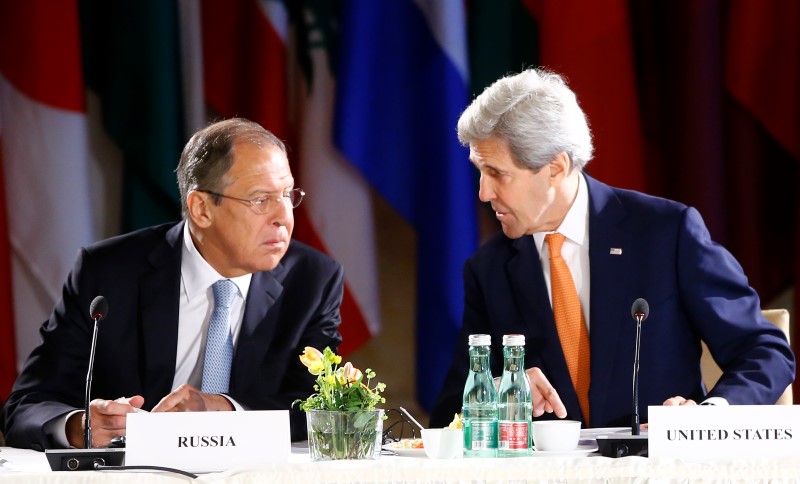 © Reuters. لافروف وكيري يبحثان الصراع السوري في اتصال هاتفي