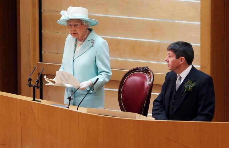 © Reuters. ملكة بريطانيا تزور اسكتلندا بعد التصويت بالخروج من الاتحاد الأوروبي