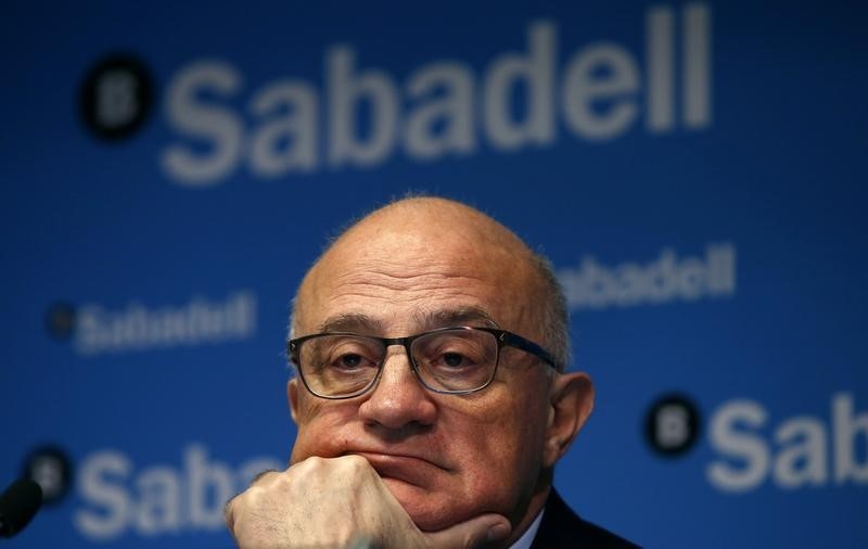 © Reuters. Los efectos del Brexit dificultan las fusiones en la banca española- presidente Sabadell