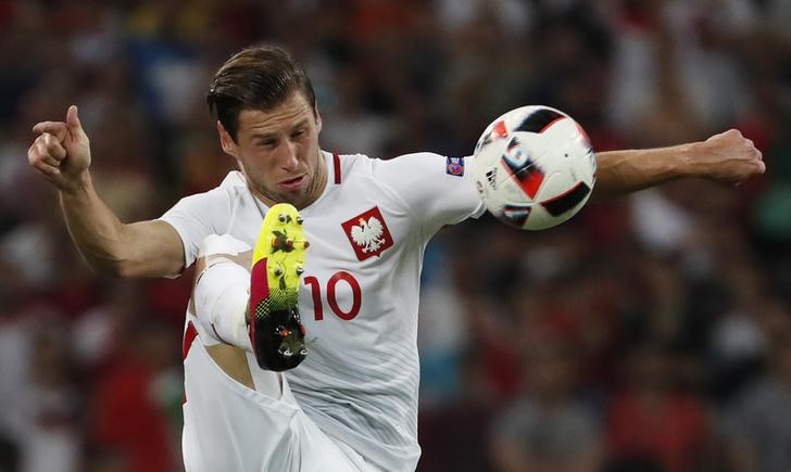 © Reuters. لاعب الوسط البولندي كريكوفياك ينضم لسان جيرمان