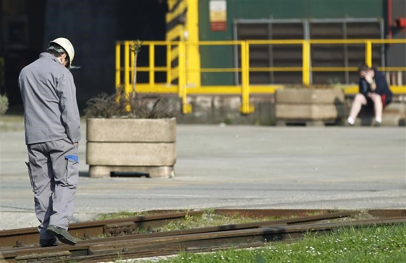 © Reuters. MANUEL VALLS PRESSE L'UE DE MODIFIER LES RÈGLES SUR LES "TRAVAILLEURS DÉTACHÉS"