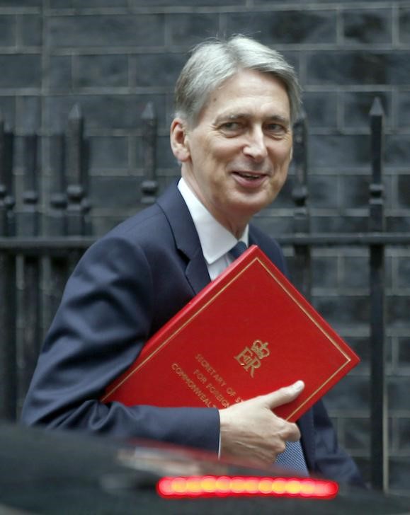© Reuters. هاموند: بريطانيا ستعين مفاوضين تجاريين أجانب بعد قرار الخروج من الاتحاد الأوروبي