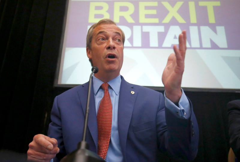 © Reuters. Líder do partido de direita Partido de Independência do Reino Unido (Ukip), Nigel Farage, em Londres