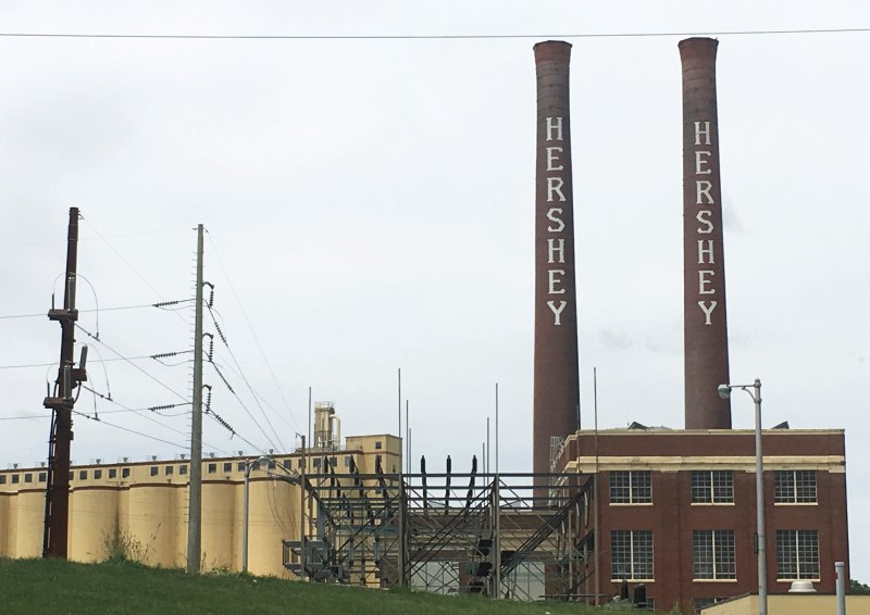 © Reuters. An old Hershey Co. chocolate factory remains standing in Hershey