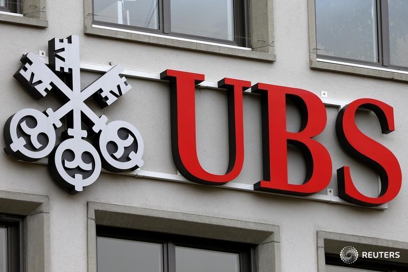 © Reuters. The company's logo is seen at a branch of Swiss bank UBS in Zurich