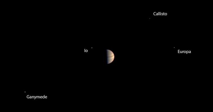 © Reuters. La sonda Juno llega con éxito a la órbita de Júpiter