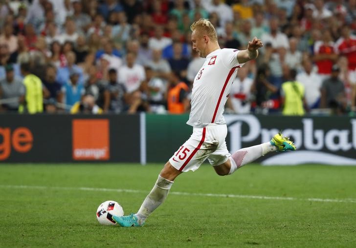 © Reuters. المدافع البولندي جليك ينضم لموناكو في عقد لمدة أربع سنوات