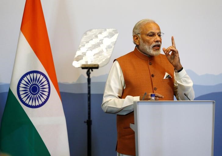 © Reuters. Indian Prime Minister Modi gives a news conference with Swiss President Schneider-Ammann after their meetings in Geneva