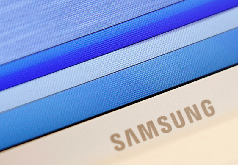 © Reuters. Samsung's logo is seen on a laptop computer displayed in Seoul