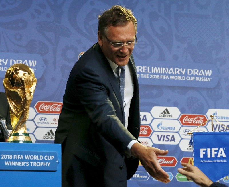 © Reuters. FIFA Secretary General Valcke reaches out to shake hands after attending news conference in St. Petersburg