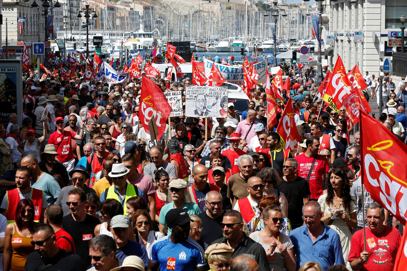 © Reuters. DOUZIÈME JOURNÉE DE MOBILISATION CONTRE LA LOI TRAVAIL