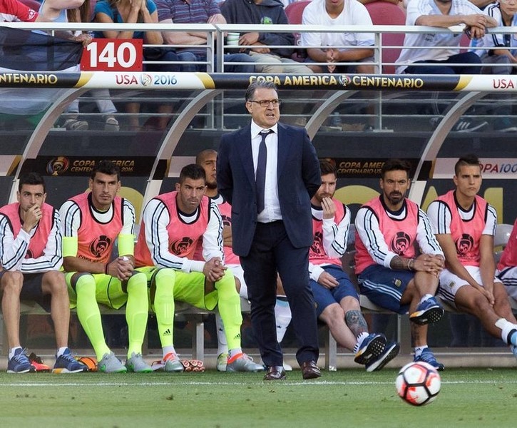 © Reuters. وسائل اعلام:مارتينو يستقيل من تدريب منتخب الأرجنتين لكرة القدم